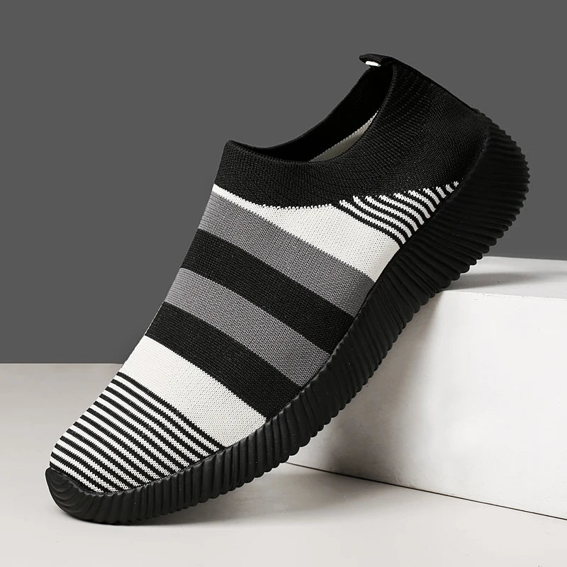 Damen Slip-On Sneaker – Hochwertige Freizeitschuhe | Bequeme Loafer für Spaziergänge | Übergrößen bis 44 Kaufschwan® Schwarz 35