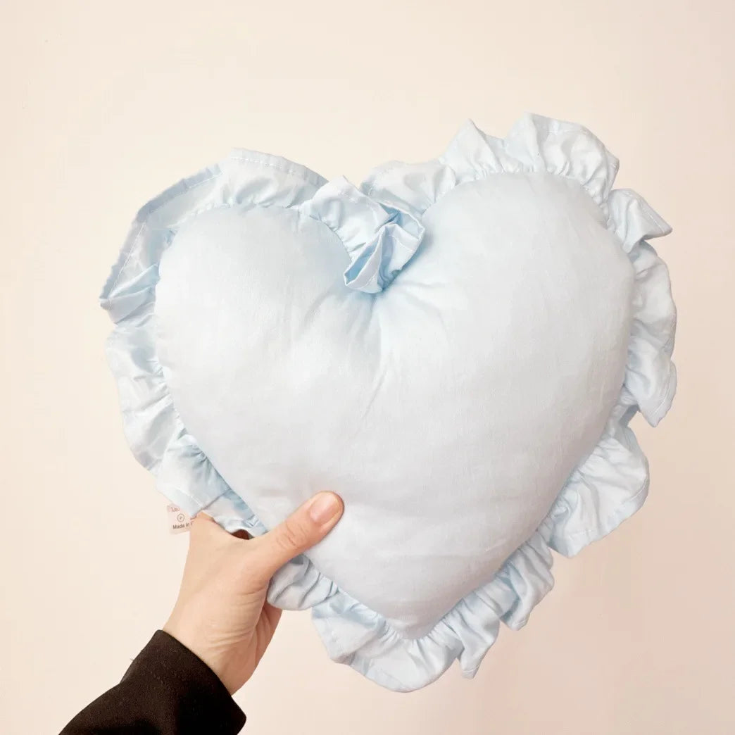 Romantisches Rosa Herz Satin Kissen | Ultra Weich mit Rüschenkante | Schlafzimmer, Wohnzimmer & Hochzeitsdeko Kaufschwan® Hellblau