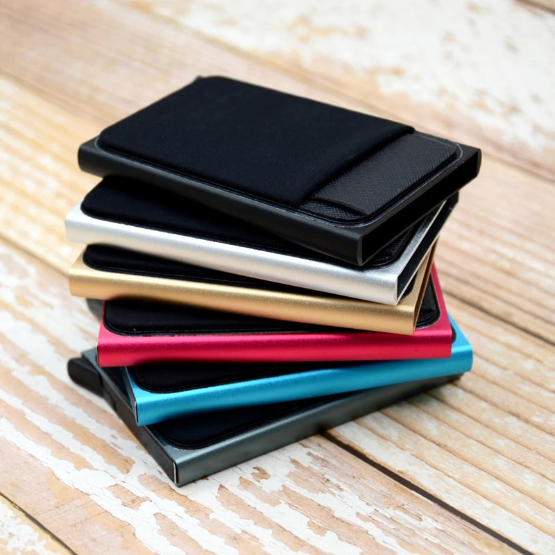 Metall Kartenhalter – Dünner Pop-Up Aluminium RFID Wallet mit Elastischer Rückentasche | ID & Kreditkartenhalter für Reisen Kaufschwan®