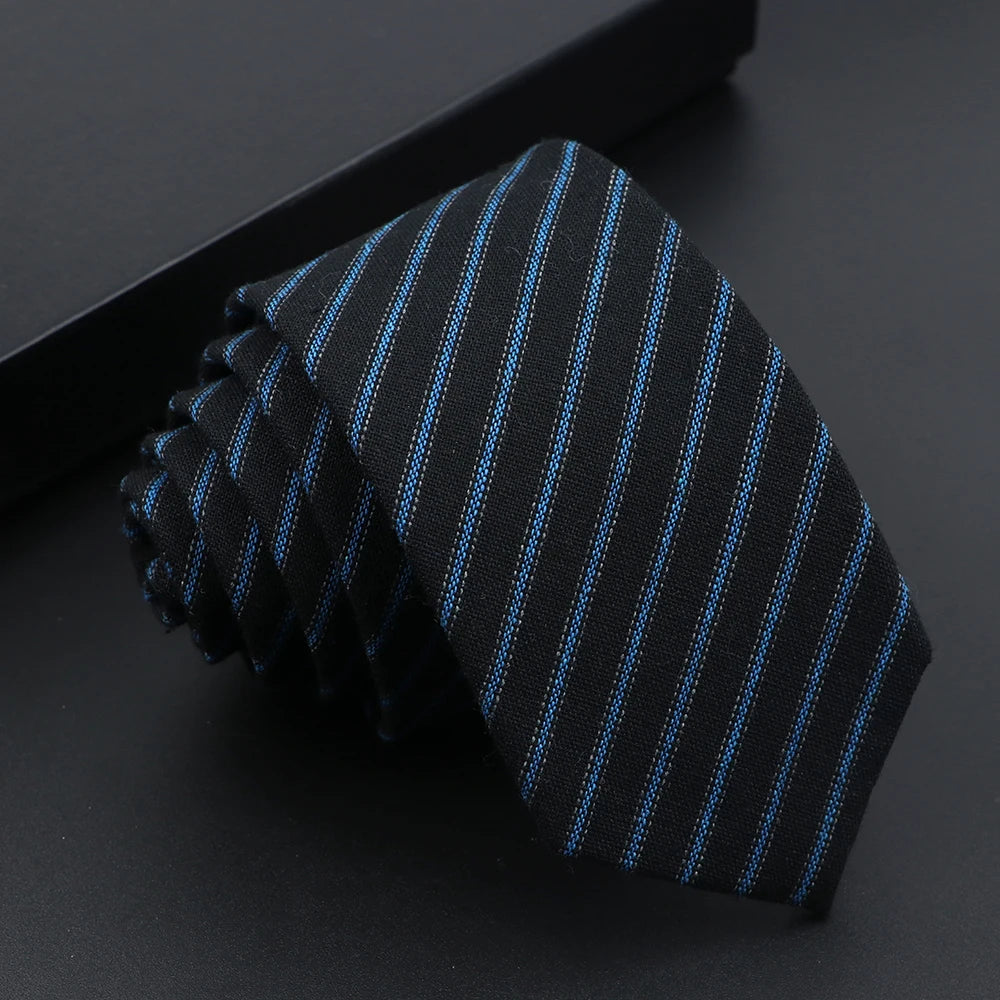 Herren Schmale Polyesterkrawatte – Handgefertigte 100% Polyester Krawatte | Uni & Gestreift für Business, Anzug & Formelle Anlässe Kaufschwan® Schwarz mit blauen Streifen