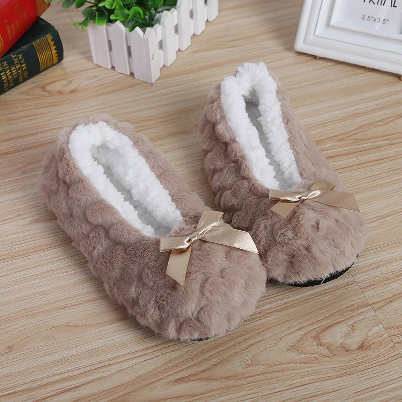 Flauschige Damen Winter-Hausschuhe | Kunstfell Plüsch Herz Design | Weiche Sohle, Warm & Niedlich für Zuhause Kaufschwan®