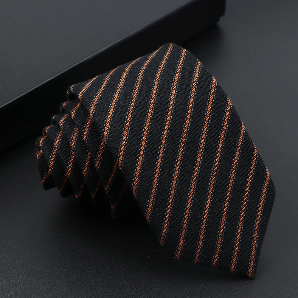Herren Schmale Polyesterkrawatte – Handgefertigte 100% Polyester Krawatte | Uni & Gestreift für Business, Anzug & Formelle Anlässe Kaufschwan® Schwarz mit goldenen Linien