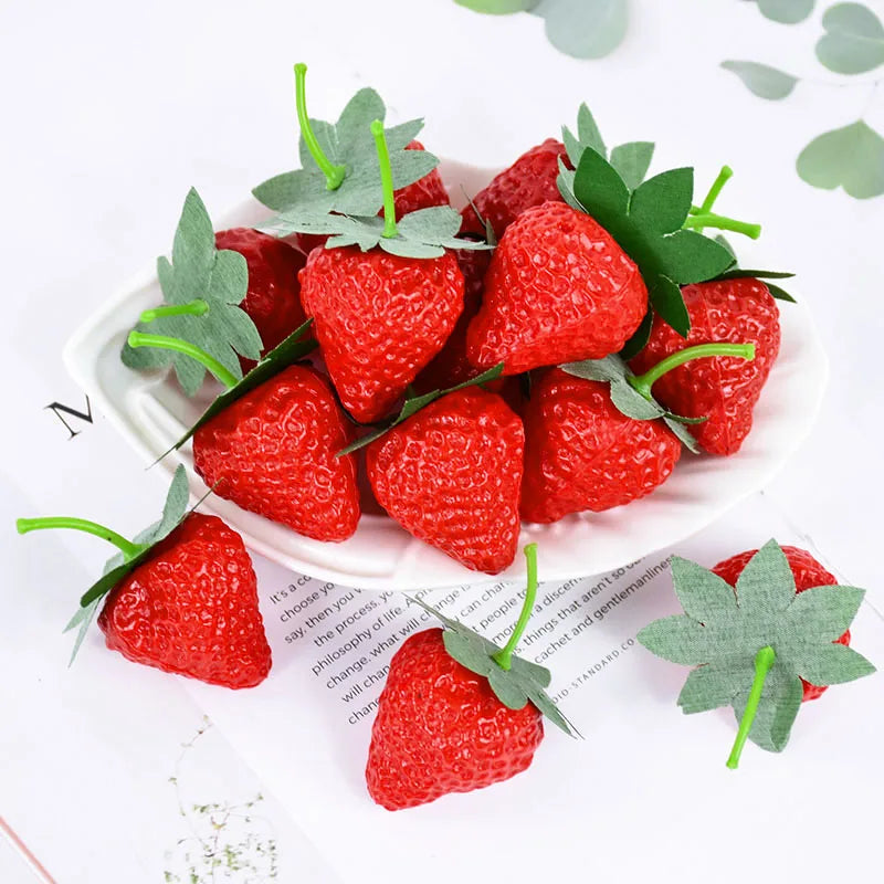 20 Stück Künstliche Erdbeeren – Plastik Simulationsfrüchte für Küche, Tisch, Weihnachten & Party Dekoration Kaufschwan®