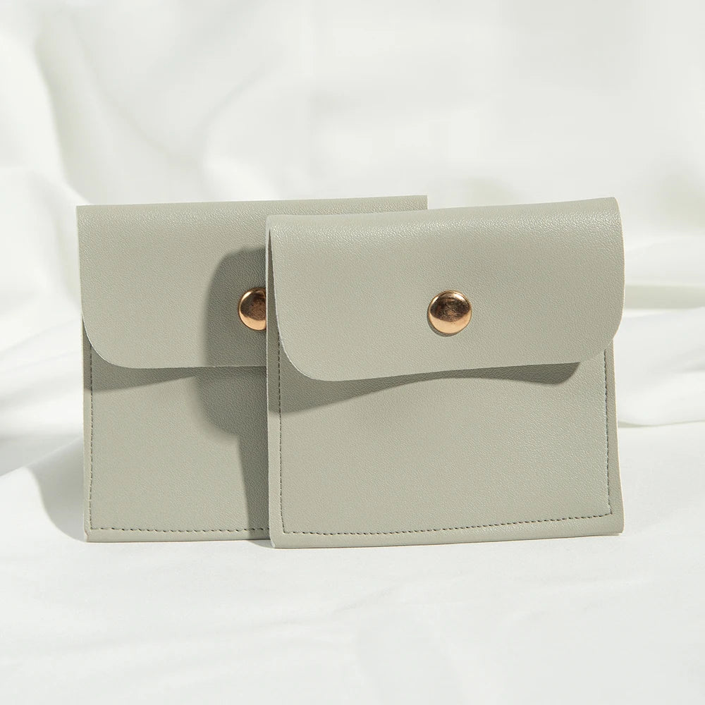 50 Stück Personalisierte PU-Leder Schmuckbeutel – Mit Druckknopfverschluss | Logo-Druck für Ohrringe, Ringe, Broschen & Geschenke Kaufschwan®