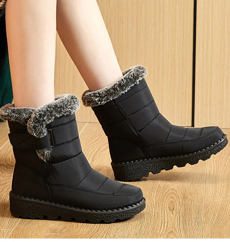 Damen Trendige Winterstiefel – Wasserdichte Knöchelstiefel mit Kunstfell Futter | Warme Low-Heel Schneestiefel für Damen Kaufschwan®