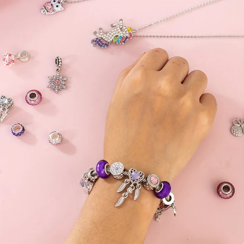 Schmuck-Adventskalender für Kinder – Weihnachtskalender mit Perlen-Bastelset, Armbändern & Weihnachtsmann-Überraschungen