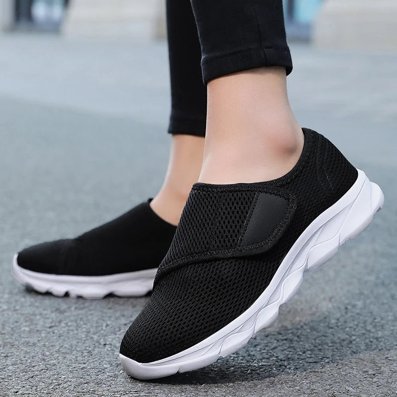 Damen Weitgeschnittene Sneaker – Atmungsaktive Mesh Freizeitschuhe | Bequeme Flache Schuhe für Damen Kaufschwan®