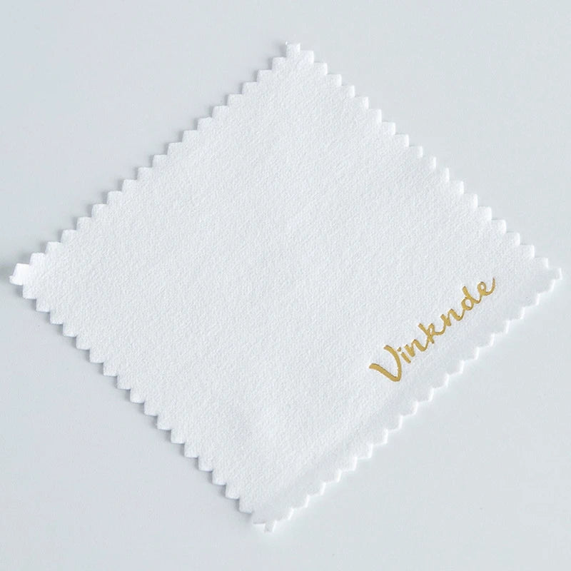 50 Stück Silber Poliertücher mit geprägtem Logo – 8×8cm Mikrofaser-Wildleder Stoff | Schmuckreiniger für Silber, Gold & Accessoires Kaufschwan® Weiß Mit Logo