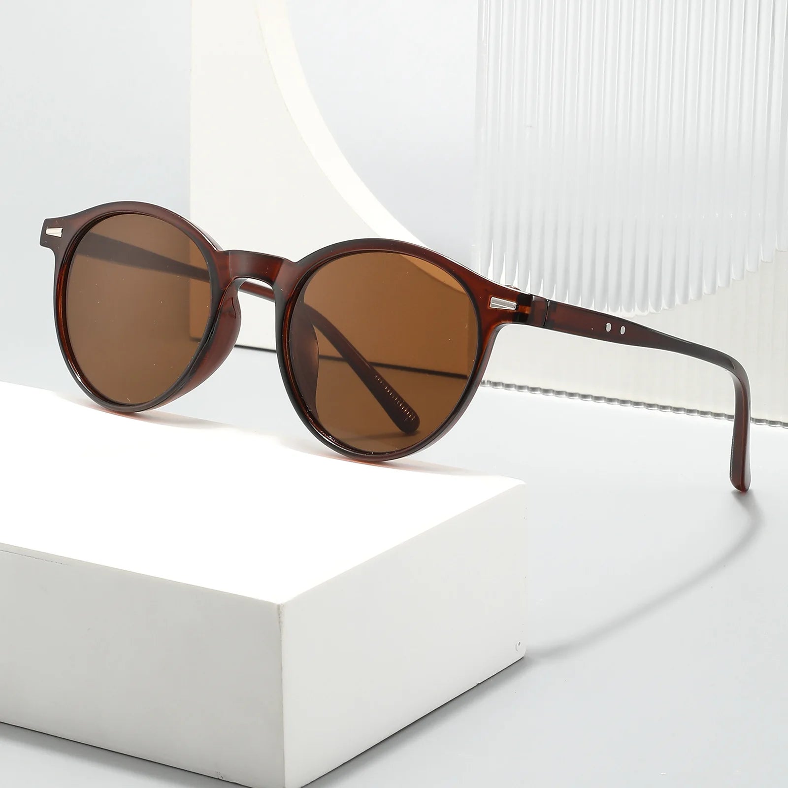 Klassische Runde Sonnenbrille – Sonnenbrille mit PC-Rahmen und Rundlich-Ovaler Form für Damen und Herren, ideal für Alltag und Sommer Kaufschwan® Braun
