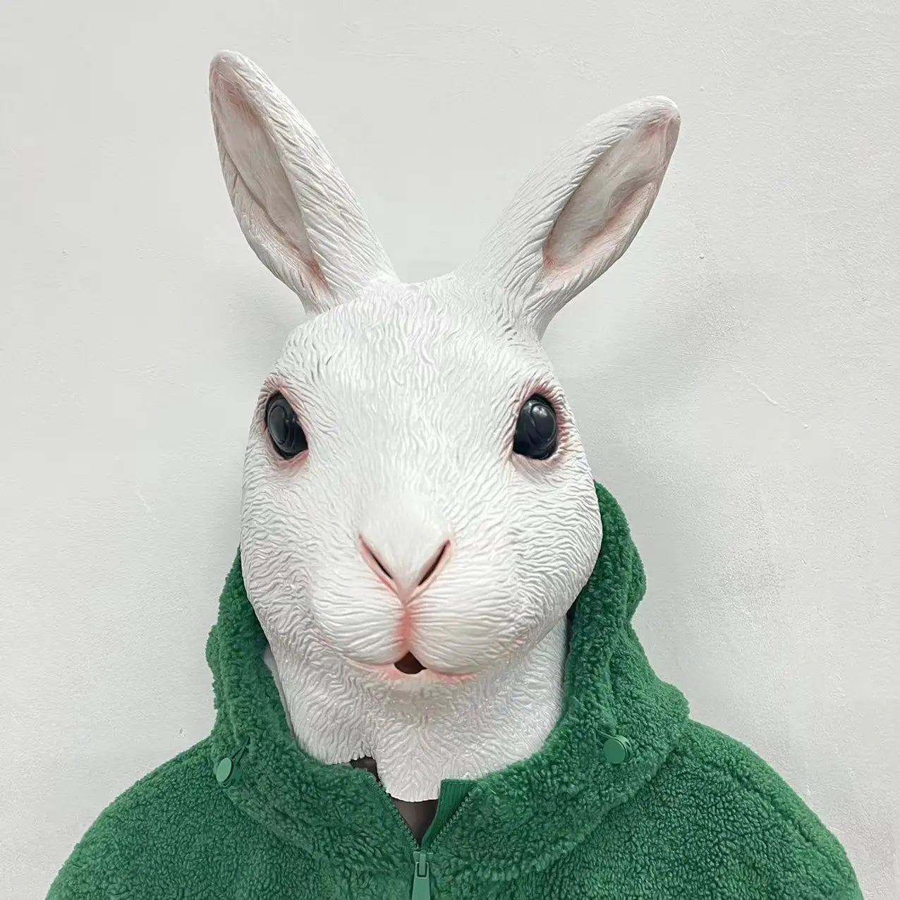 Weiße Hasen Vollgesichtsmaske – Tier Cosplay Maske für Halloween, Weihnachten, Bar & Maskenball Kostümrequisite Kaufschwan®