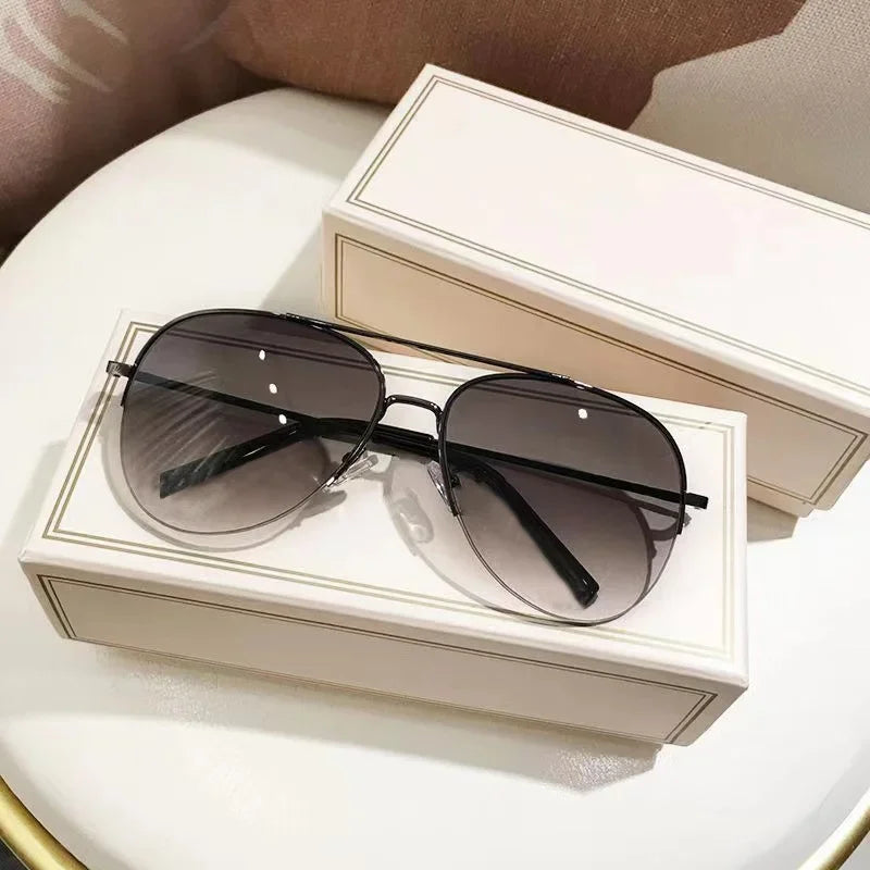 Modische Piloten-Sonnenbrille mit Verlaufsgläsern – Große Sonnenbrille mit UV400-Schutz und entspiegelten Gläsern für Herren Kaufschwan® Grau