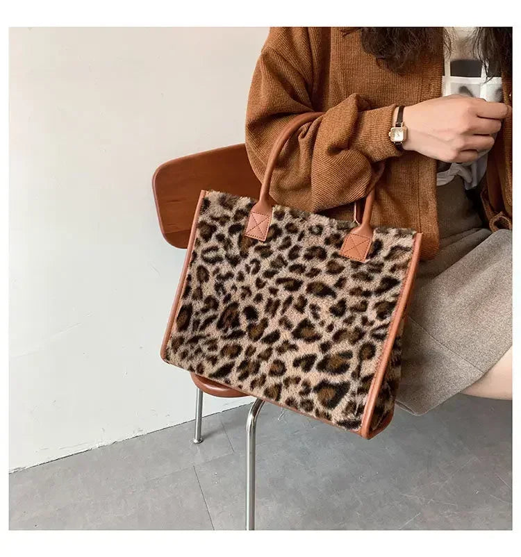 Damen Handtasche aus Weichem Plüsch – Winter Tote mit Leoparden- & Kuhmuster | Flauschige PU Leder Unterarm Schultertasche Kaufschwan®