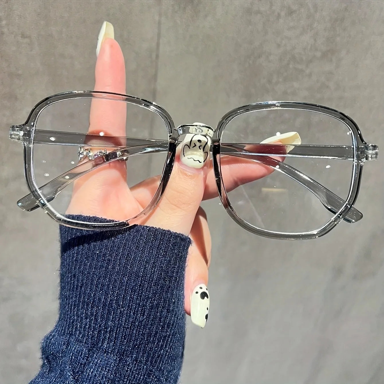 Damenbrille in Jelly-Farbe – Neue Retro-Flache Irreguläre Fassung | Modische Alltags- und Freizeitbrille Kaufschwan® Grau