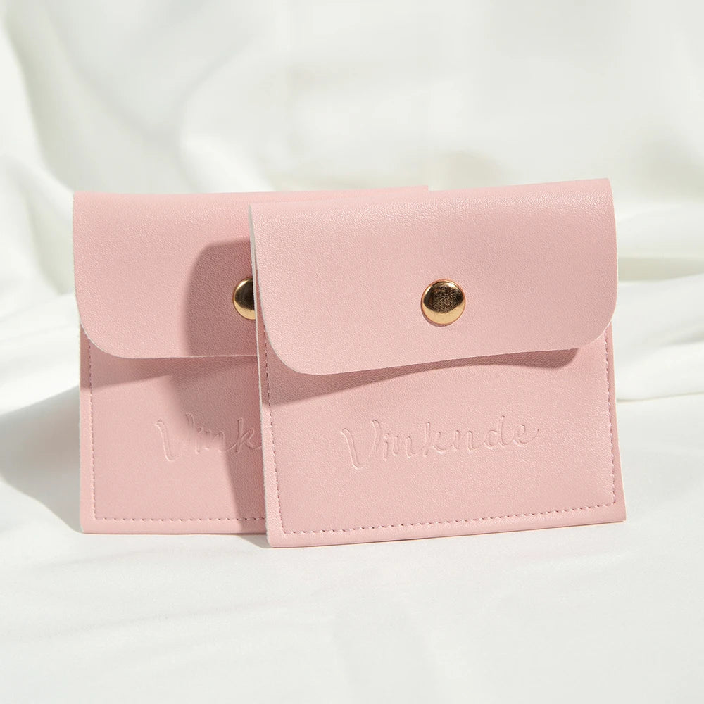 50 Stück Personalisierte PU-Leder Schmuckbeutel – Mit Druckknopfverschluss | Logo-Druck für Ohrringe, Ringe, Broschen & Geschenke Kaufschwan® Rosa 8x8cm