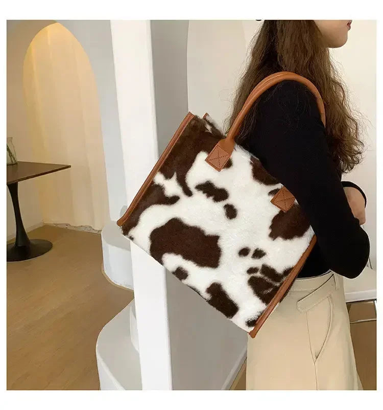 Damen Handtasche aus Weichem Plüsch – Winter Tote mit Leoparden- & Kuhmuster | Flauschige PU Leder Unterarm Schultertasche Kaufschwan®