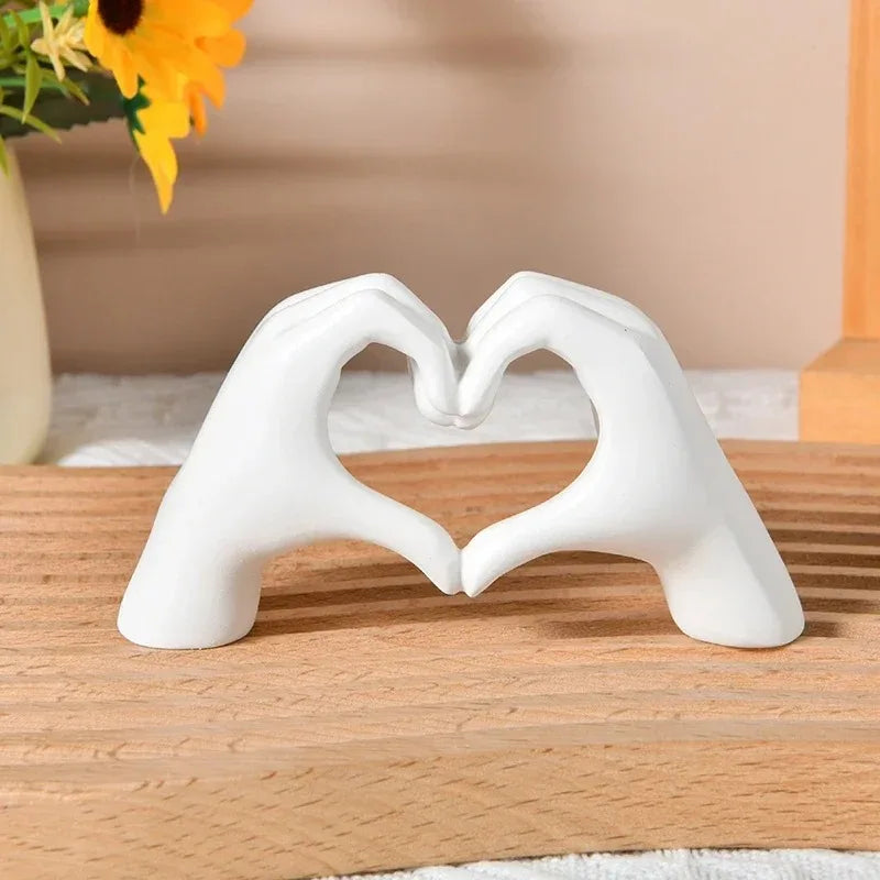 Goldene Herz-Hand Statue – Moderne Liebesgeste Skulptur für Wohnzimmer, Schlafzimmer und Tischdekoration Kaufschwan® Weiß