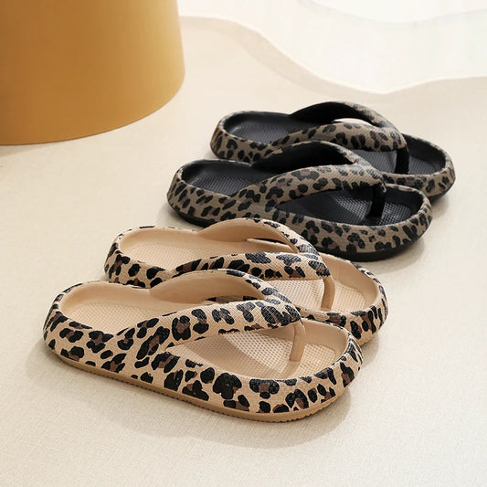 Damen Sommer Flip-Flops mit Leopardenmuster | Weiche Dicksohlen-Cloud-Slipper | Strandsandalen für Urlaub & Reisen Kaufschwan®
