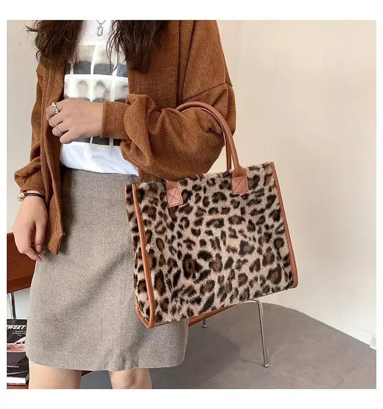 Damen Handtasche aus Weichem Plüsch – Winter Tote mit Leoparden- & Kuhmuster | Flauschige PU Leder Unterarm Schultertasche Kaufschwan®