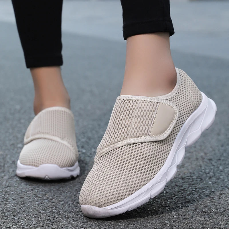 Damen Weitgeschnittene Sneaker – Atmungsaktive Mesh Freizeitschuhe | Bequeme Flache Schuhe für Damen Kaufschwan®