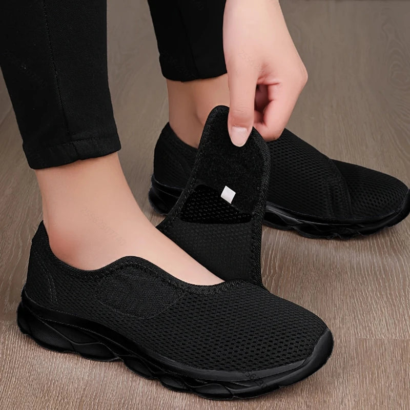 Damen Weitgeschnittene Sneaker – Atmungsaktive Mesh Freizeitschuhe | Bequeme Flache Schuhe für Damen Kaufschwan® Schwarz 36