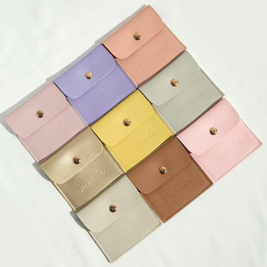 50 Stück Personalisierte PU-Leder Schmuckbeutel – Mit Druckknopfverschluss | Logo-Druck für Ohrringe, Ringe, Broschen & Geschenke Kaufschwan®