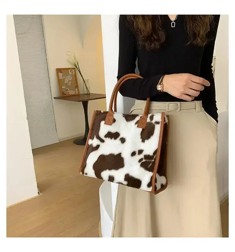 Damen Handtasche aus Weichem Plüsch – Winter Tote mit Leoparden- & Kuhmuster | Flauschige PU Leder Unterarm Schultertasche Kaufschwan®