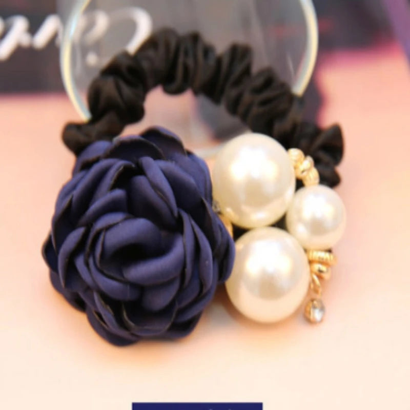 Perlen Rosen Blumen Haaraccessoires | Kamelien Haargummi Scrunchie | Eleganter Haarring für Damen Kaufschwan®