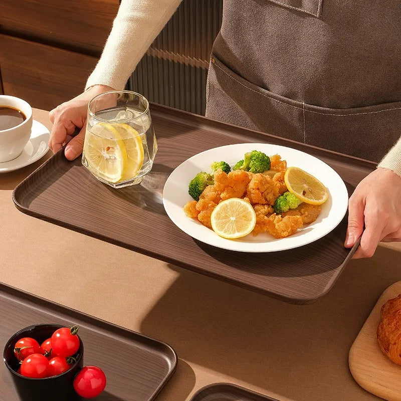 Rechteckiges Kunststoff-Serviertablett in Holzoptik – Multifunktionales Tablett für Haushalt & Gewerbe, Wasserbecher, Kuchen & Desserts Kaufschwan®