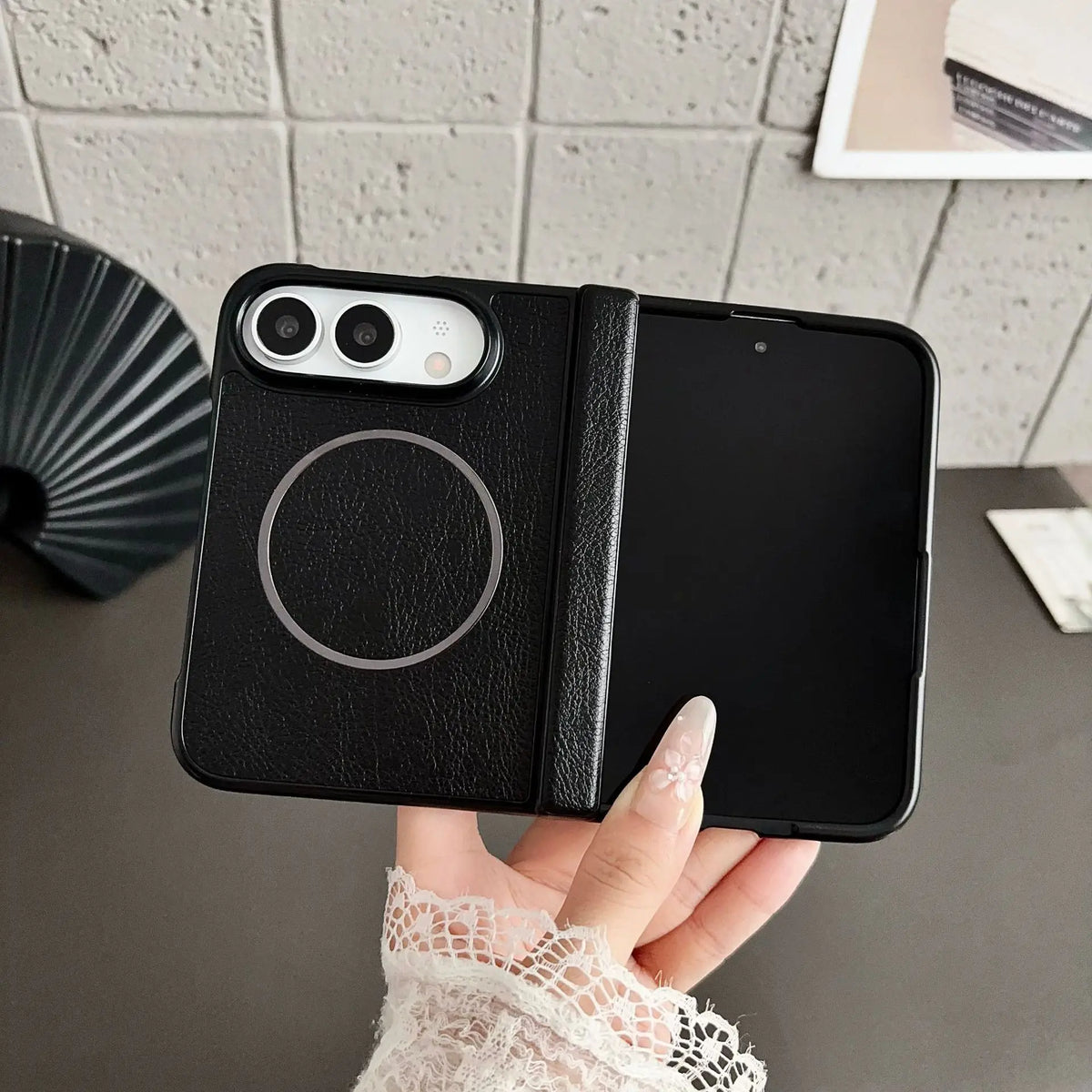 Hochwertige Magnetische Schutzhülle in Lederoptik für iPhone Duo – MagSafe-Kompatible Rundumschutzhülle mit Scharnier- und Stoßschutz Kaufschwan® Schwarz iPhone Duo