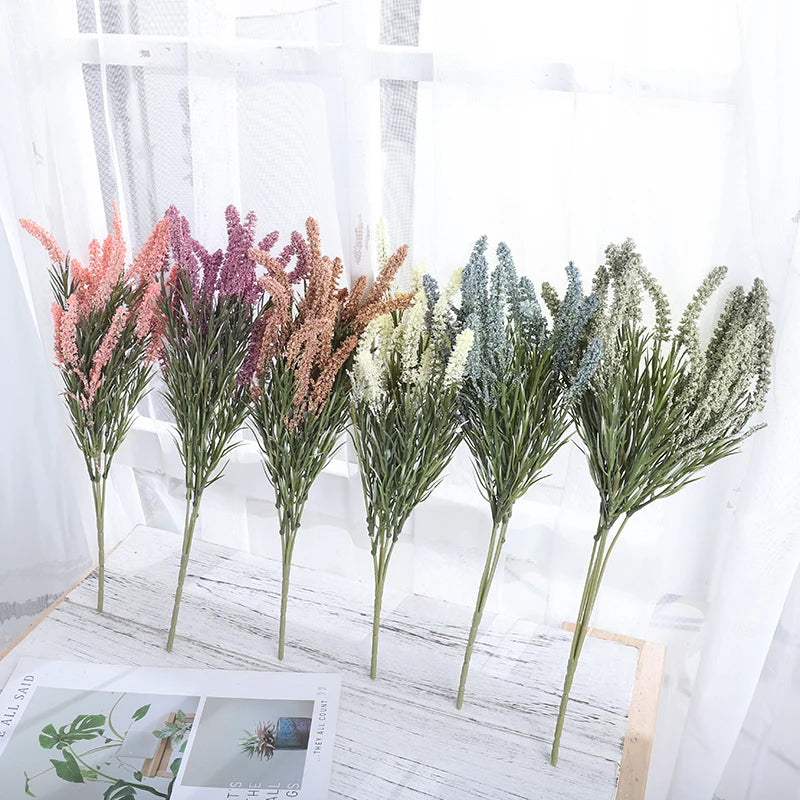 Schöne Künstliche Lavendelblumen mit Schaum-Weizen & Kolbenblumen – Kunstblumenstrauß für Hochzeit, Zuhause & Weihnachtsdekoration | DIY Florale Handwerkskunst Kaufschwan®