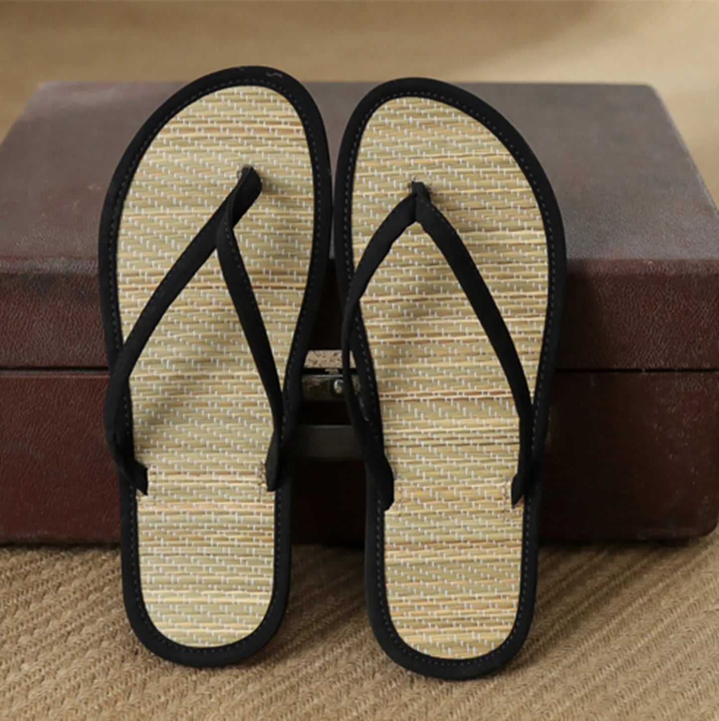 Damen Flache Flip-Flops | Bequeme Rutschfeste Bambus-Rattan Sandalen | Hausschuhe für Bad & Alltag Kaufschwan®