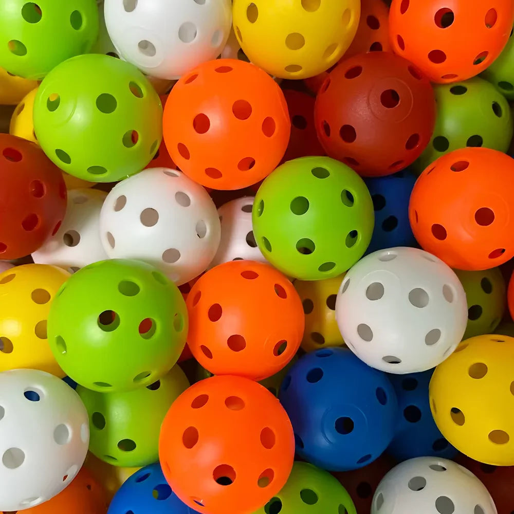 24 Stück Übungsgolfbälle – 42mm Perforierte Airflow Plastikbälle | Bunte Indoor & Outdoor Trainingsbälle für Golf & Haustiere Kaufschwan®