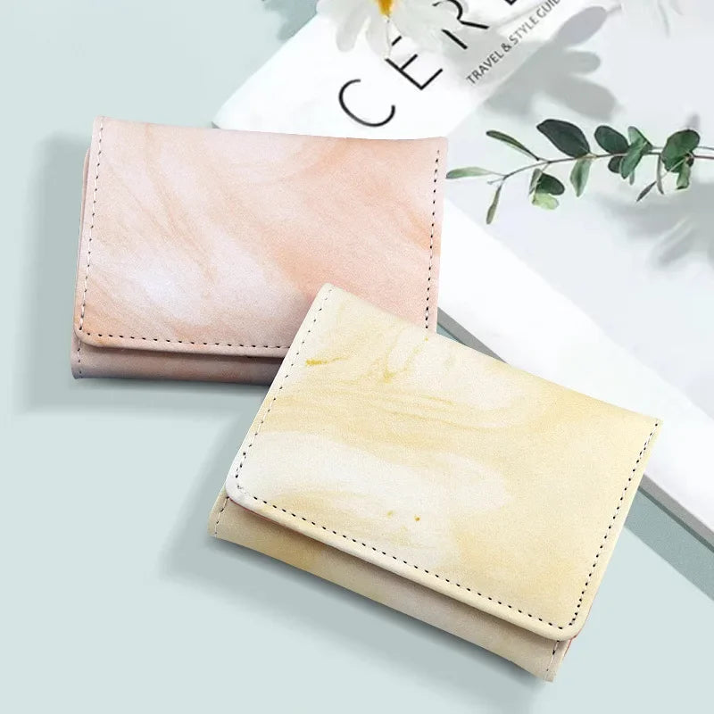Damen Faltbare Kurzgeldbörse – Einfaches Tri-Fold Design | PU Leder Mini Geldtasche mit Kartenfächern & Münzfach für Studentinnen Kaufschwan®