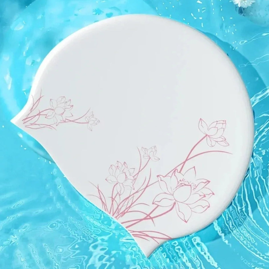 Silikon Schwimmkappe für Damen – Wasserdichte Badehaube mit Lotusmuster | Weiche & Elastische Schwimmhaube für Langes Haar mit Ohrenschutz Kaufschwan®
