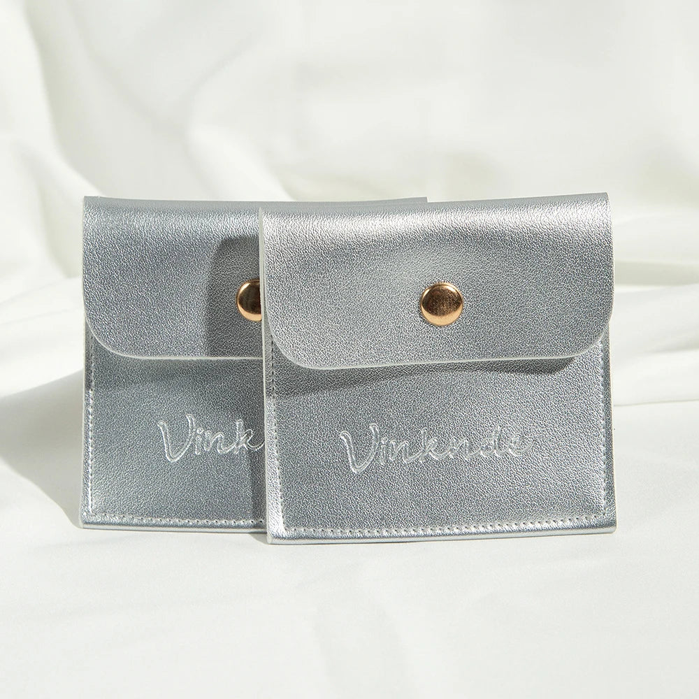 50 Stück Personalisierte PU-Leder Schmuckbeutel – Mit Druckknopfverschluss | Logo-Druck für Ohrringe, Ringe, Broschen & Geschenke Kaufschwan® Silber 8x8cm
