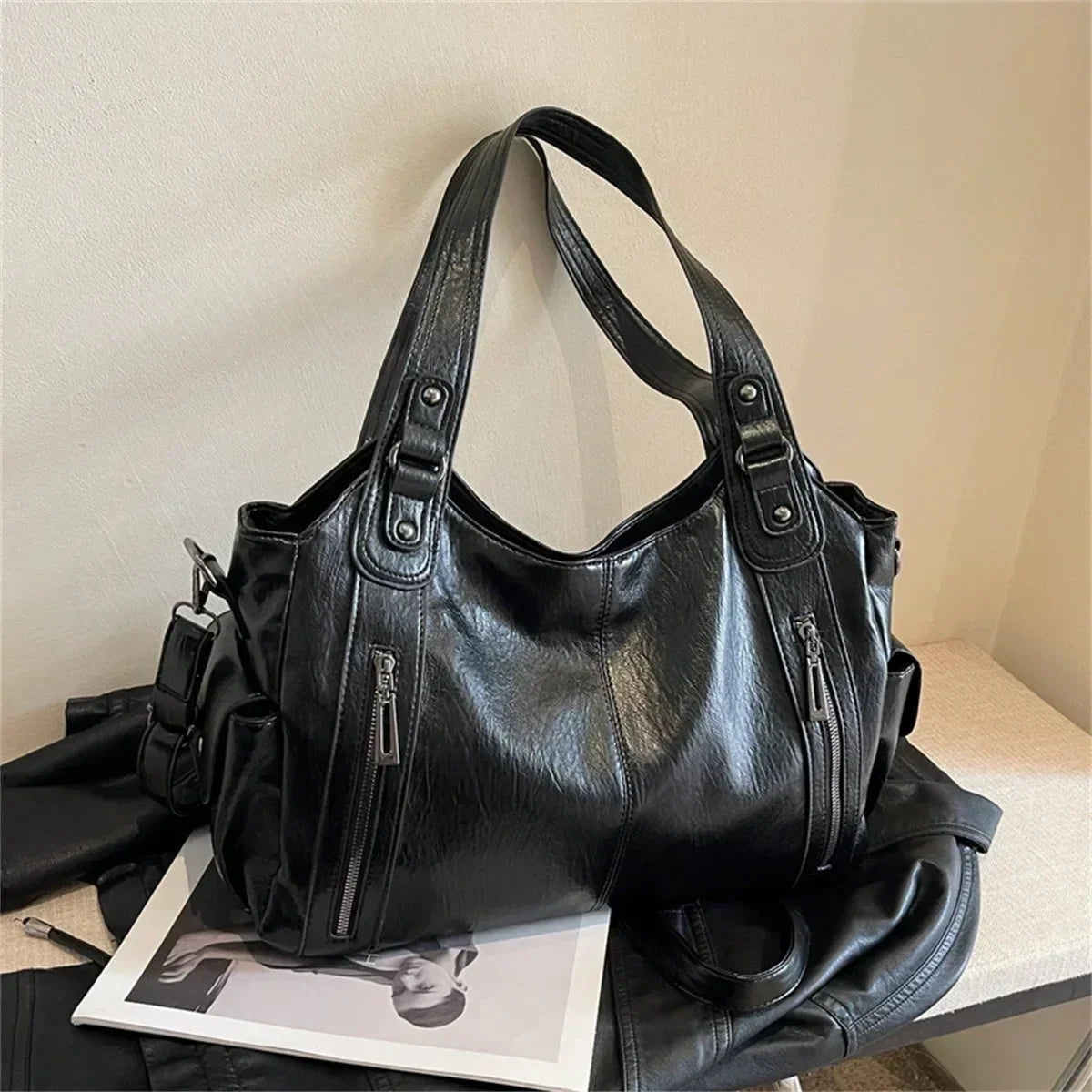 Damen Schultertasche – Hochwertige Kunstleder Handtasche mit Kontrastfarben | Weiches Innenfach & Reißverschluss