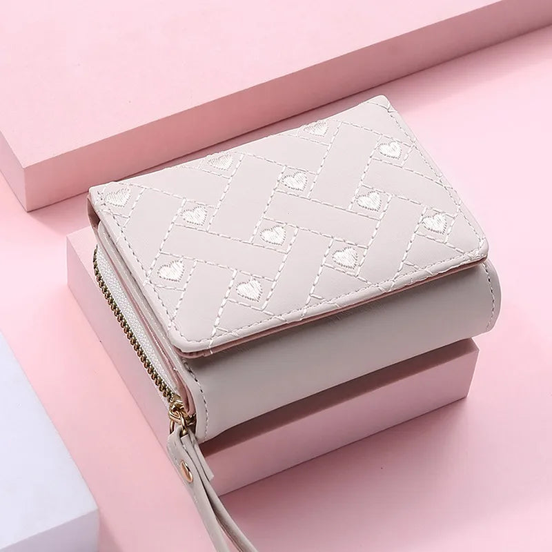 Damen Tri-Fold Kurzgeldbörse – PU Leder Kartenetui | „Love“-Stickerei im Koreanischen Minimalistischen Stil