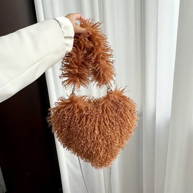 Herzförmige Plüsch Crossbody Tasche – Süße Love Kunstfell Damen Schultertasche & Flauschige Unterarm Handtasche