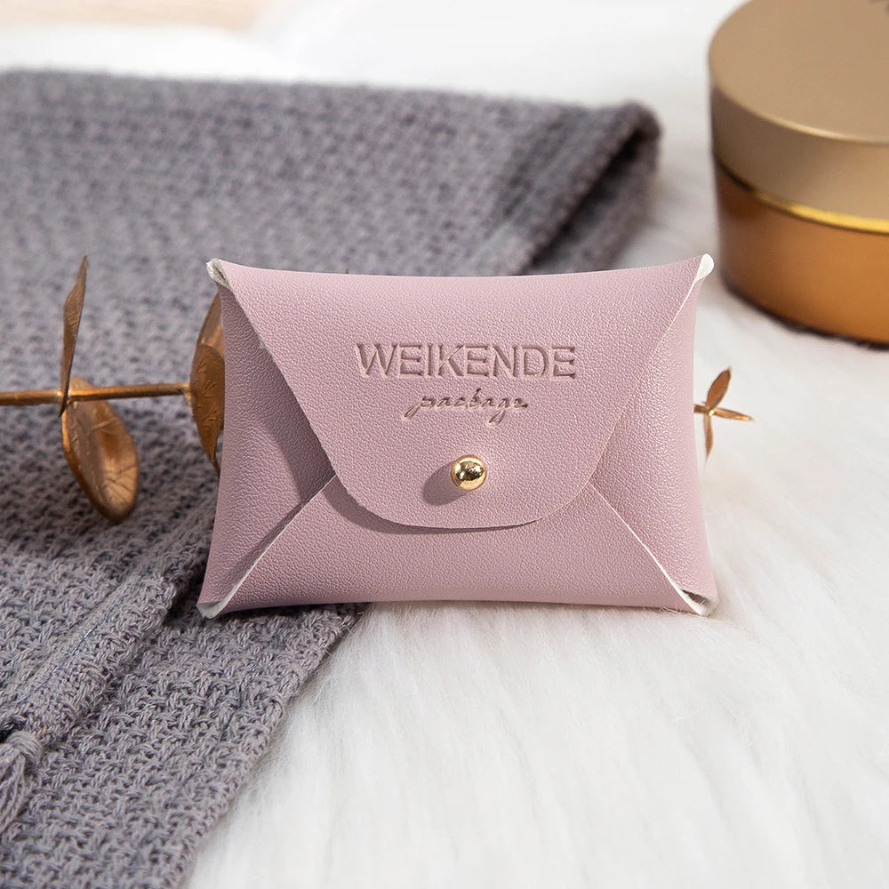 100 Stück Silberne Schmuckbeutel mit Logo – 10x7cm Lederbeutel mit Kordelzug | Für Ohrringe, Ringe, Halsketten, Münzen & Schlüsselanhänger Kaufschwan® Helles Lila 7x5cm