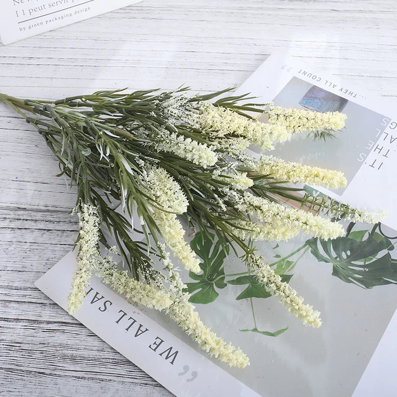 Schöne Künstliche Lavendelblumen mit Schaum-Weizen & Kolbenblumen – Kunstblumenstrauß für Hochzeit, Zuhause & Weihnachtsdekoration | DIY Florale Handwerkskunst Kaufschwan® Weiß 1 Stück