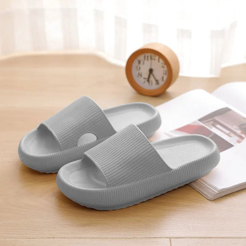 Sommer-Hausschuhe mit dicker Sohle | Atmungsaktive Rutschfeste Badslipper | Entspannung für Zuhause Damen Kaufschwan®