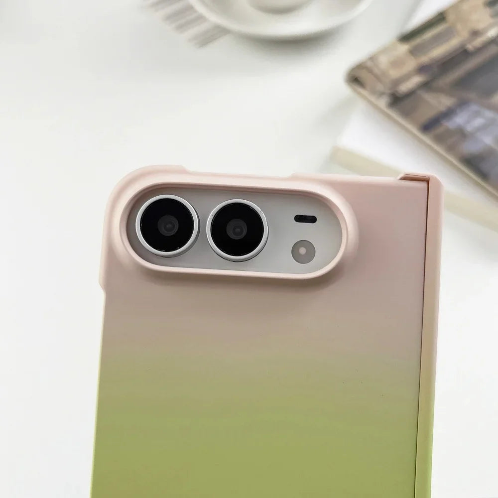 Luxuriöse Schlanke Schutzhülle mit Farbverlauf für iPhone Duo – Matte Hart-PC-Hülle mit Stoß- und Scharnierschutz Kaufschwan®