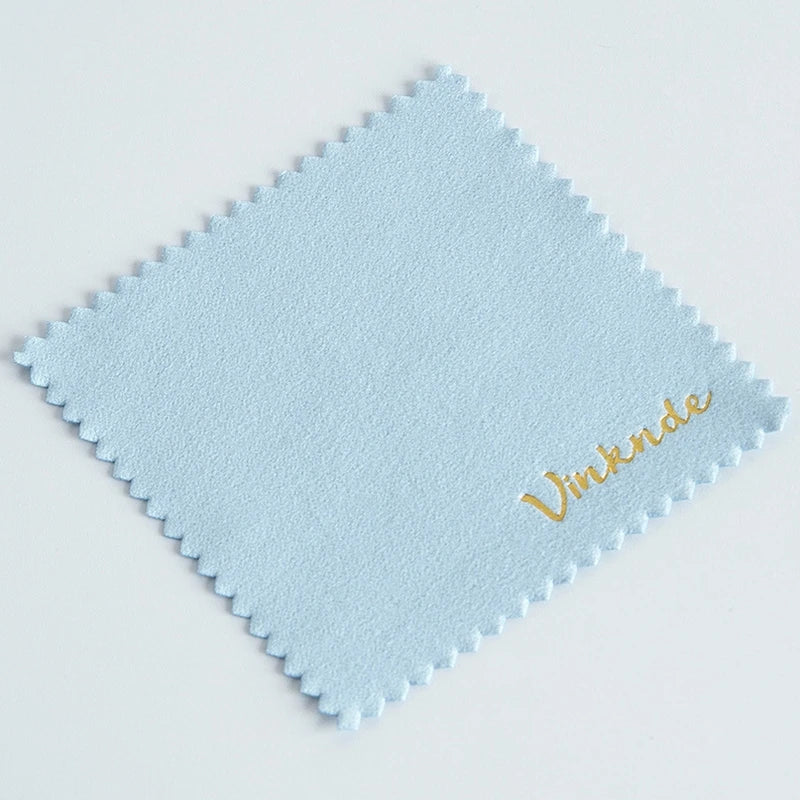 50 Stück Silber Poliertücher mit geprägtem Logo – 8×8cm Mikrofaser-Wildleder Stoff | Schmuckreiniger für Silber, Gold & Accessoires Kaufschwan® Himmelblau Mit Logo