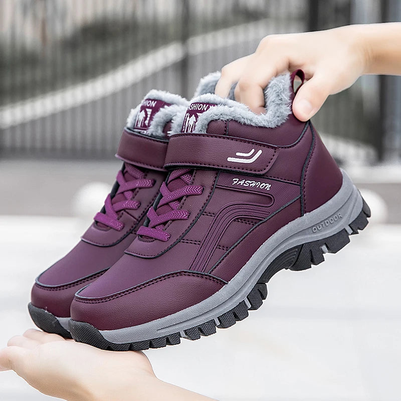 Damen Winterstiefel – Designer Wasserdichte Plateau Stiefeletten im Australischen Stil | Luxus Lederoptik mit Kunstfell Futter Kaufschwan®
