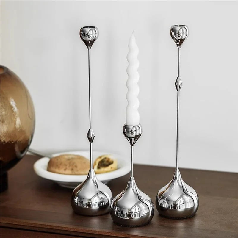 Silberner Metall Kerzenhalter – Romantischer Kunst Kerzenständer für Esstisch, Hochzeit & Fotografie Kaufschwan®