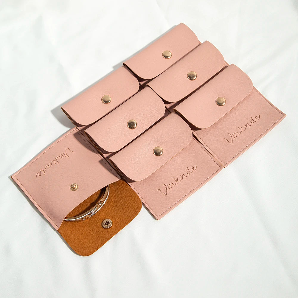 50 Stück Personalisierte PU-Leder Schmuckbeutel – Mit Druckknopfverschluss | Logo-Druck für Ohrringe, Ringe, Broschen & Geschenke Kaufschwan®