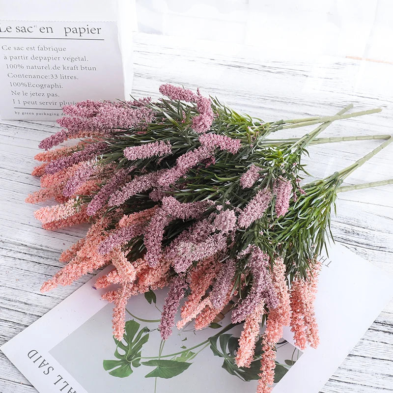 Schöne Künstliche Lavendelblumen mit Schaum-Weizen & Kolbenblumen – Kunstblumenstrauß für Hochzeit, Zuhause & Weihnachtsdekoration | DIY Florale Handwerkskunst Kaufschwan®