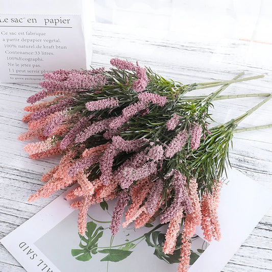 Schöne Künstliche Lavendelblumen mit Schaum-Weizen & Kolbenblumen – Kunstblumenstrauß für Hochzeit, Zuhause & Weihnachtsdekoration | DIY Florale Handwerkskunst Kaufschwan®
