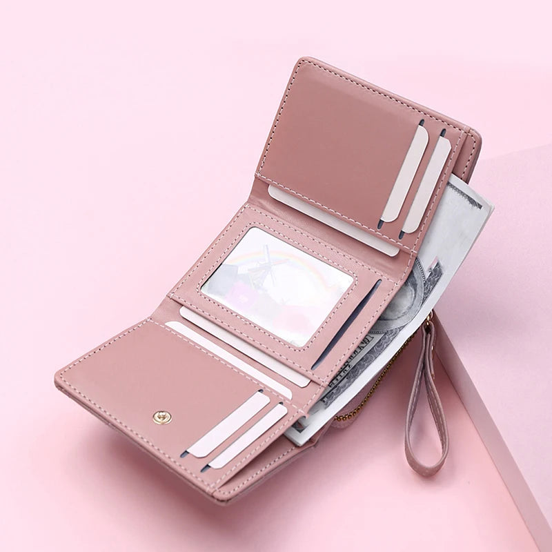 Damen Tri-Fold Kurzgeldbörse – PU Leder Kartenetui | „Love“-Stickerei im Koreanischen Minimalistischen Stil Kaufschwan®