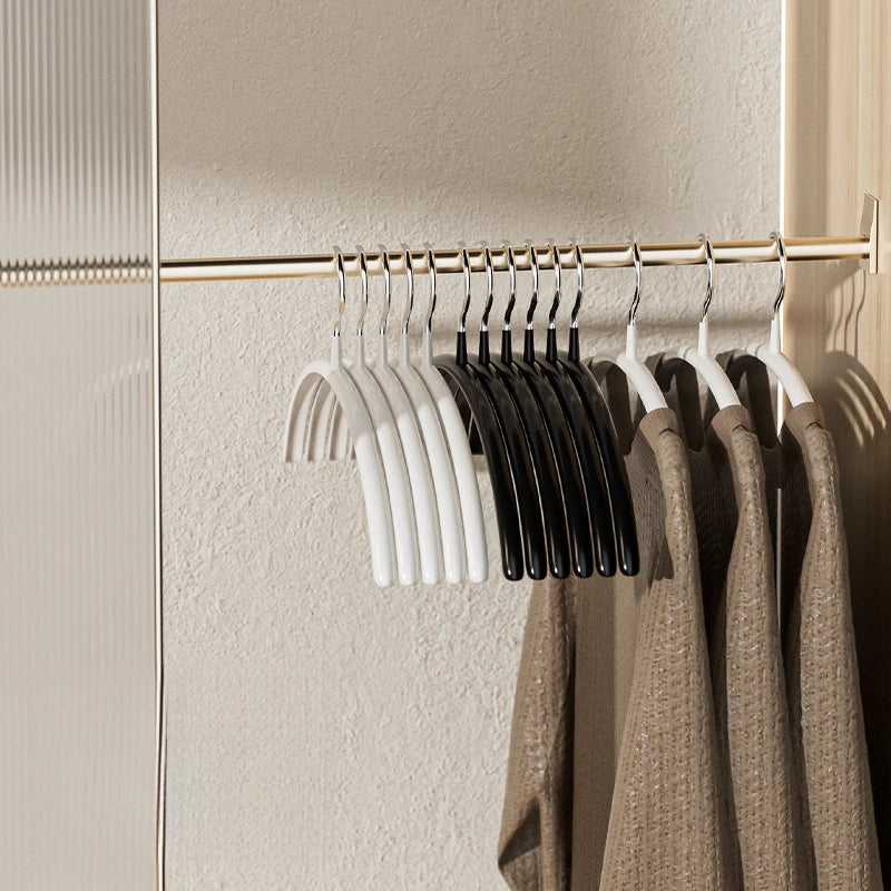 Halbkreisförmige Kleiderbügel – Anti Rutsch Schulter Schutz für Die Kleiderschrank Organisation Kaufschwan®